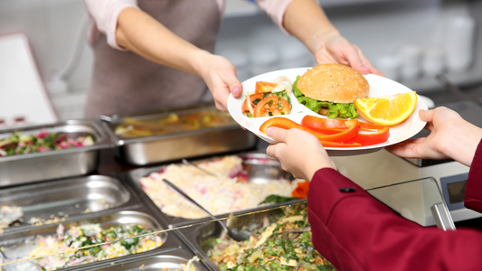 職場で給食が出ます。 厳密に糖質制限できない。